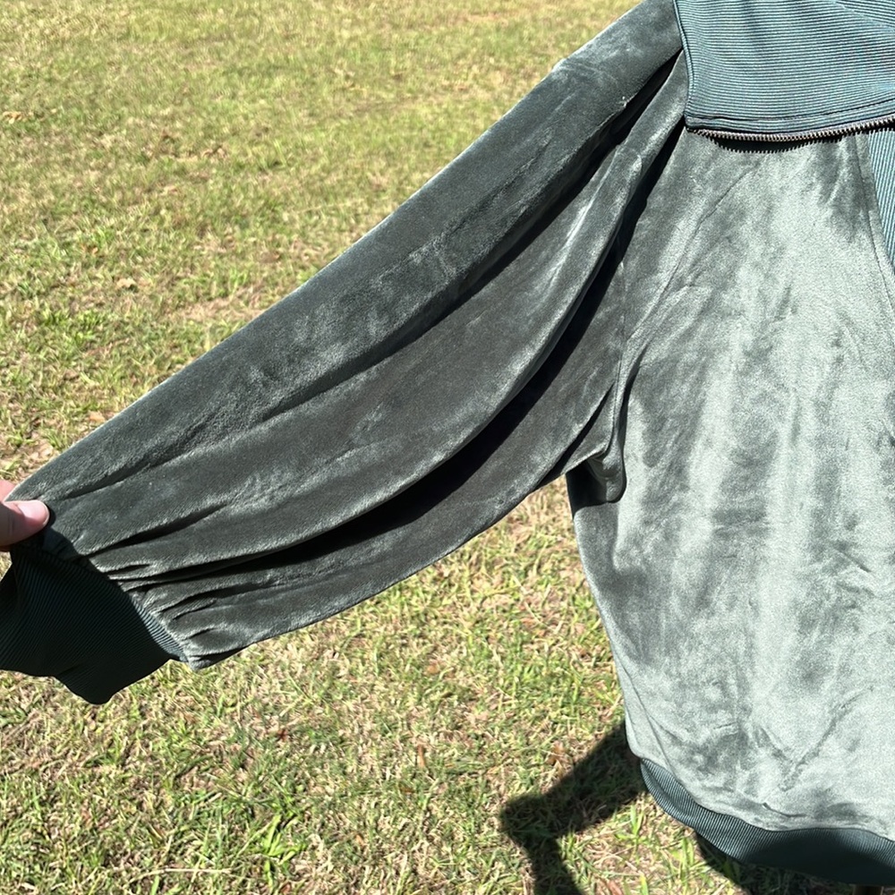 Summersalt Drapey collar Hunter green velour feel 1/2 zip pullover. Size 1XL - Picture 3 of 6